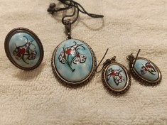 SET PORTELAN pictat manual MEDALION INEL REGLABIL si CERCEI manopera EXCEPTIONALA stare IMPECABILA vintage FRANTA de efect