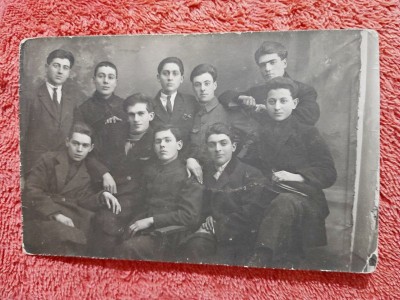 Fotografie tip carte postala, grup de elevi, perioada interbelica foto