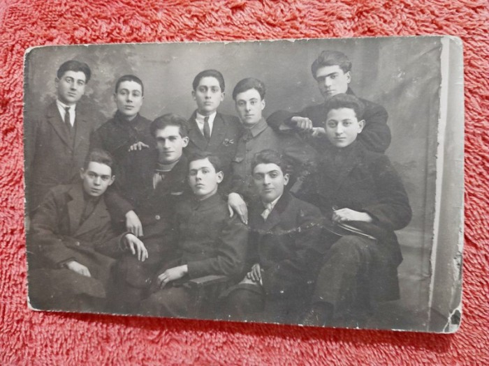 Fotografie tip carte postala, grup de elevi, perioada interbelica
