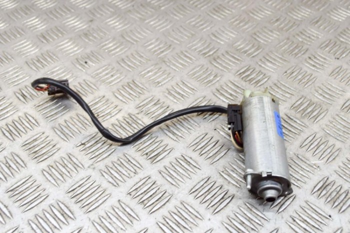 Motor de control scaun st&acirc;nga față MERCEDES-BENZ S W220 2001 OEM: A2208201542,0130002568 14447423