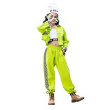 Set Hip Hop pentru fete cu 3 piese: tricou fără m&acirc;neci, jachetă și pantaloni de trening cu model &icirc;n carouri &ndash; Verde deschis 170