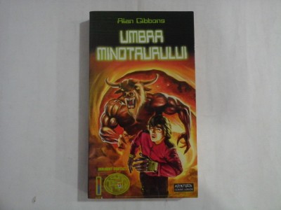 UMBRA MINOTAURULUI - ALAN GIBBONS foto