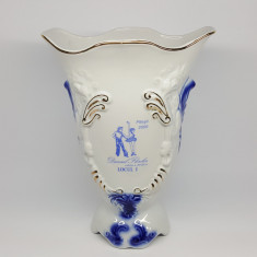 Vaza trofeu portelan romanesc vechi, vintage - albastru Cobalt - pictata manual