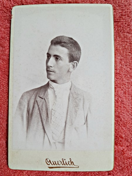 Fotografie tip CDV, barbat cu cravata, inceput de secol XX