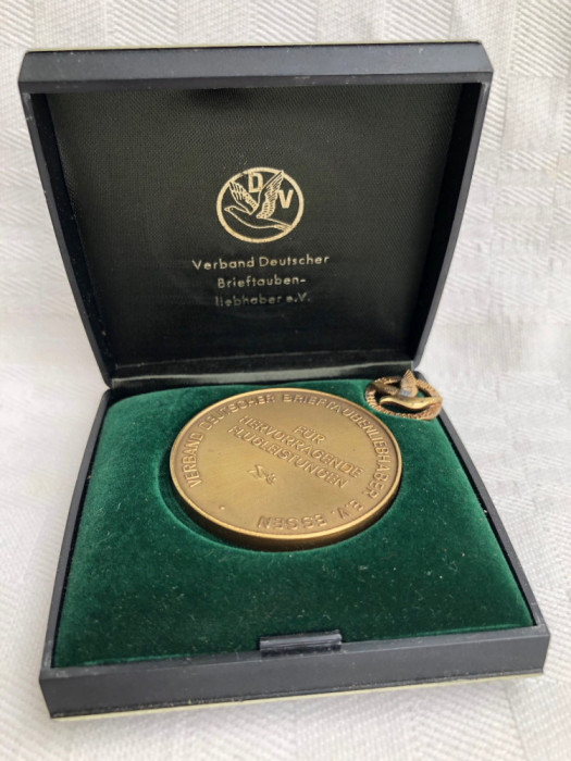 Medalie si insigna din bronz acordate pentru COLUMBOFILIE