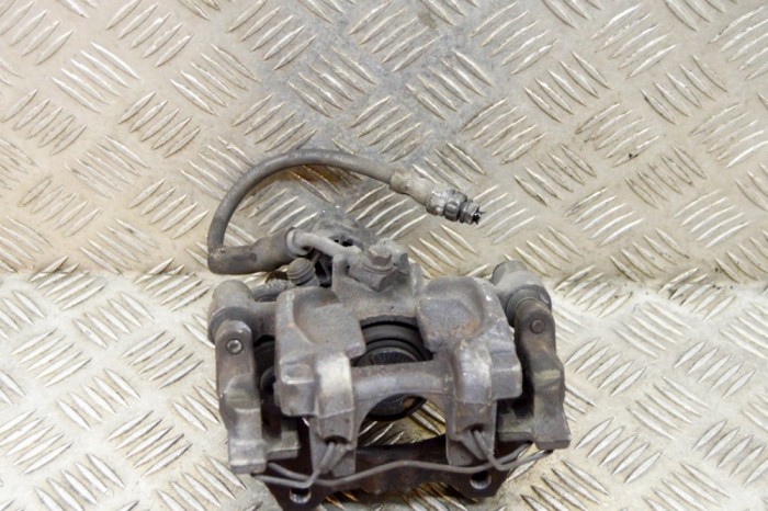 Etrier de fr&acirc;nă dreapta spate VW GOLF VII 5G1, BQ1, BE1, BE2 2018 OEM: Hatchback | 15076175