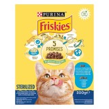 Hrana uscata pentru pisici Friskies Sterile, adult, somon si legume, 300g