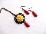 set colier si cercei cu howlite rosu si trandafir rasina 36286