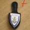 QW8 7 - Insigna - tematica militara - sabii, scut, coroana - suport piele