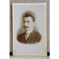 DOMN CU MUSTATA IN FURCULITA , FOTOGRAFIE TIP C.D.V. , INCEPUTUL SEC. XX