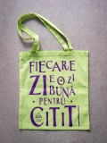 Tote bag lime cu imprimeu &quot;Fiecare zi e o zi bună pentru citit&quot;