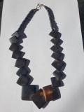 Colier dama, cu 17 pietre in forma de patrat. lungime lantisor deschis 58 cm, Alb, L
