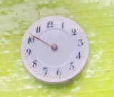 F831-Mecanism ceas buzunar dama cu cadran portelan nefunctional pentru piese.