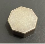 Cutiuță de argint hexagonală, ptr pastiluțe, creme sau pudră, marcată 800, Italia, anii 70, ștanță firmă verso, 4x2 cm, 15 g, istorie stil viata