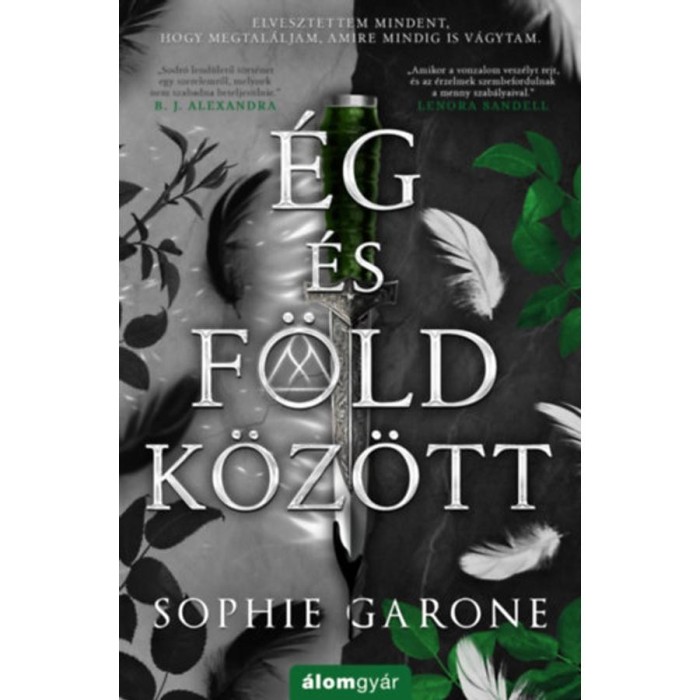 &Eacute;g &eacute;s F&ouml;ld k&ouml;z&ouml;tt - (K&uuml;l&ouml;nleges kiad&aacute;s) - Sophie Garone