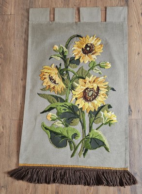 PERETAR VINTAGE DIN LANA CU MODEL BRODERIE MANUALA, FLOAREA SOARELUI foto