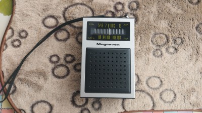 RADIO MAGNAVOX MODEL 1R 1221, FUNCTIONEAZA PE FM . foto