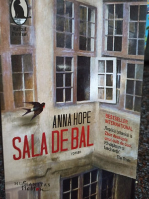 Anna Hope - Sala de bal (2018) foto
