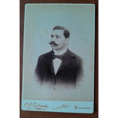 Fotografie pe carton barbat cu mustata, inceput de secol XX