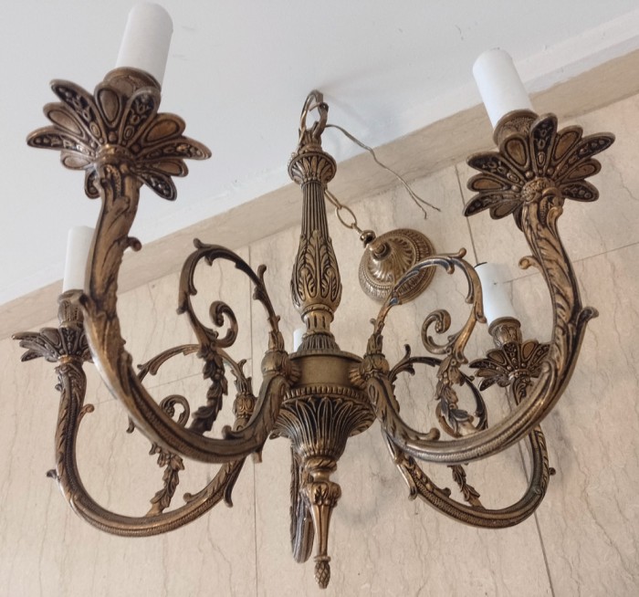 Elegant candelabru din bronz &icirc;n stilul francez Empire cu 4 brațe ,piesa cu o lucrătură de o foarte mare finețe