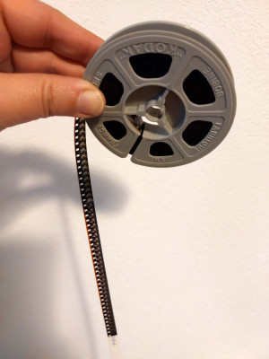 Rola film pelicula 8mm Kodak Bobine SPOOL Fabrique en France utilizat 7.5cm diam foto
