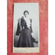 Fotografie tip CDV, femeie cu palarie si sacou, inceput de secol XX