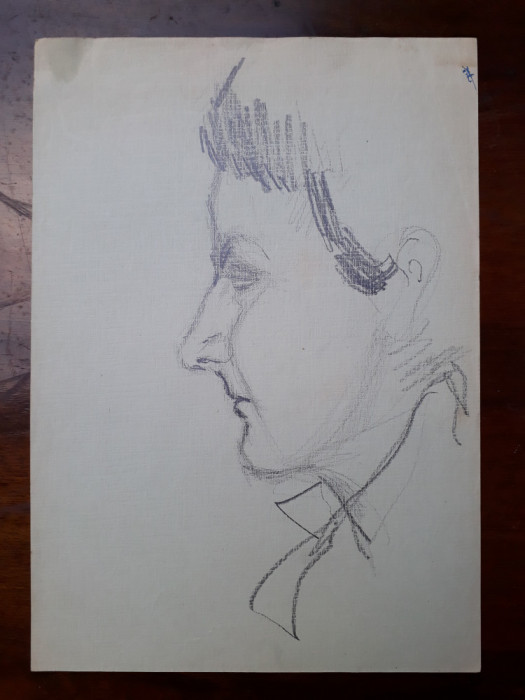 9. Portret de femeie, schita veche, desen vechi creion carbune