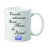 Cana alba personalizata &quot; Femeile adevarate sunt mame de baieti! &quot;, INOVATIX&reg;. 330ml