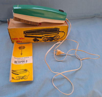 Mini aspirator cu perie - functioneaza - produs vechi de colectie, din anul 1978 foto