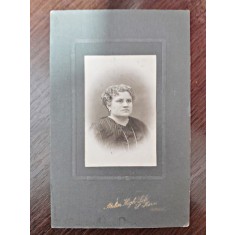 Fotografie portret de femeie, pe carton, sfarsit de secol XIX