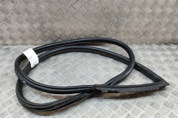 Garnitura ușă dreapta față PORSCHE 911 996 1998 OEM: 99653707603,996.537.076.03 | 22570353