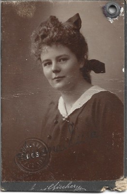 M1072N Portret de femeie, studio Emil Fischer, Sibiu foto