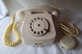 Telefon fix cu disc - Electromagnetica - EM 72 - aparat vechi romanesc anii 1970, piesa de colectie - decor