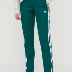 adidas Originals pantaloni de trening culoarea verde, cu imprimeu IP0628