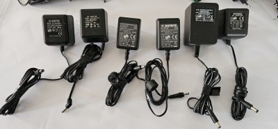 ALIMENTATOR 9V , LOT 6 BUCATI , TOATE FUNCTIONEAZA . foto