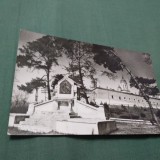 Cumpara ieftin CARTE POSTALA NECIRCULATA -TARGOVISTE-MANASTIREA DEALU SI MONUMENTUL VICTORIEI