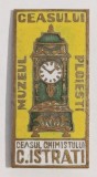 INSIGNA MUZEUL CEASULUI PLOIESTI CEASUL CHIMISTULUI C. ISTRATI CEAS ( CITITI DESCRIEREA ), Romania de la 1950