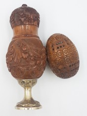 Superb recipient vechi sculptat manual din lemn de nuca coquilla- pentru tamaie /arome- sec.XIX Franta
