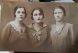 Fotografie tip carte postala, necirculata, trei prietene, 1926