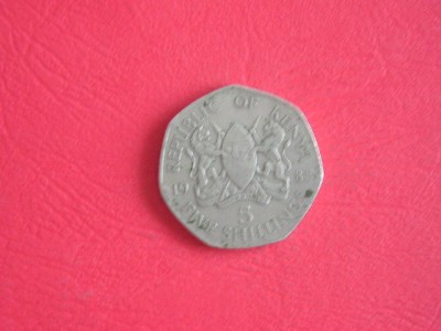 C50 - Moneda foarte veche - Kenya - 5 shillings - 1985 foto