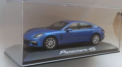 Macheta Porsche Panamera 4S MK2 albastru 2016 - Herpa 1/43 foto