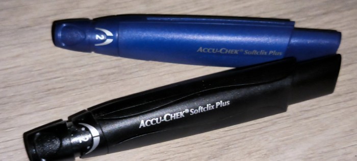 4 PIXURI PIX / STILOU INTEPATOR PT. ACCU CHEK COMPACT + COMPACT PLUS