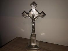 Crucifix,cruce metalica cu Isus rastignit foto