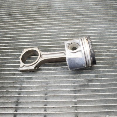 Piston OPEL VIVARO Combi 2015 OEM: 9551784995517816 4050352 foto