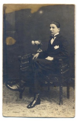 AD 1589 C.P.VECHE- BARBAT IN TINUTA DE EPOCA -PATATA foto
