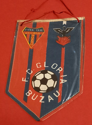 Fanion fotbal - FC &amp;quot;GLORIA&amp;quot; BUZAU foto