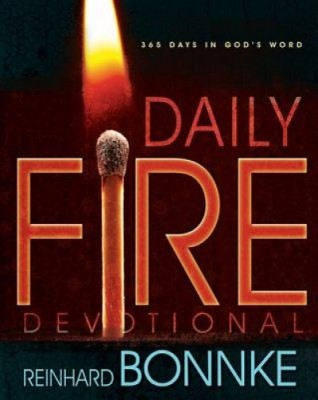 Daily Fire Devotional: 365 Days in God&amp;#039;s Word foto