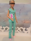 Papusa Barbie doctorita cu accesorii