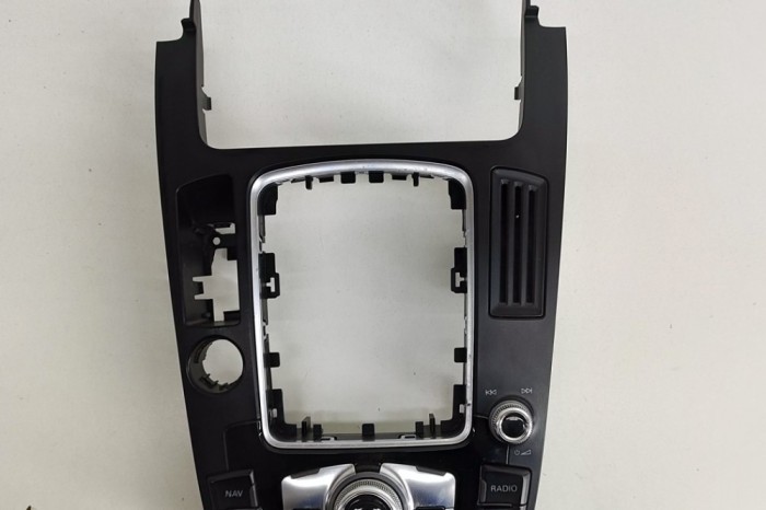 Ornament consola centrală AUDI A5 8T3 2014 OEM: 8T0919611L 23985206