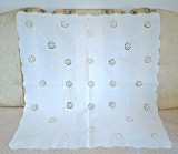 Fata de masa Vintage din bumbac cu broderie florala manuala si insertii croset.